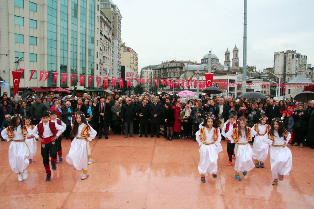 İstanbul Barosu, 23 Nisan Ulusal Egemenlik ve Çocuk Bayramında Taksim Cumhuriyet Anıtındaydı - 36