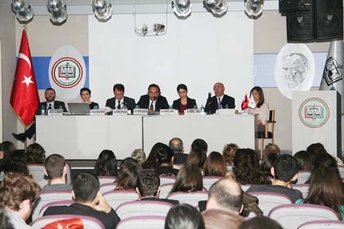 İstanbul Barosu Dış İlişkiler Merkezi Tarafından Düzenlenen
“Sınırlar Ve Sığınmacılar: Bir Suriye Örneği “ Konulu Toplantı Yapıldı - 47