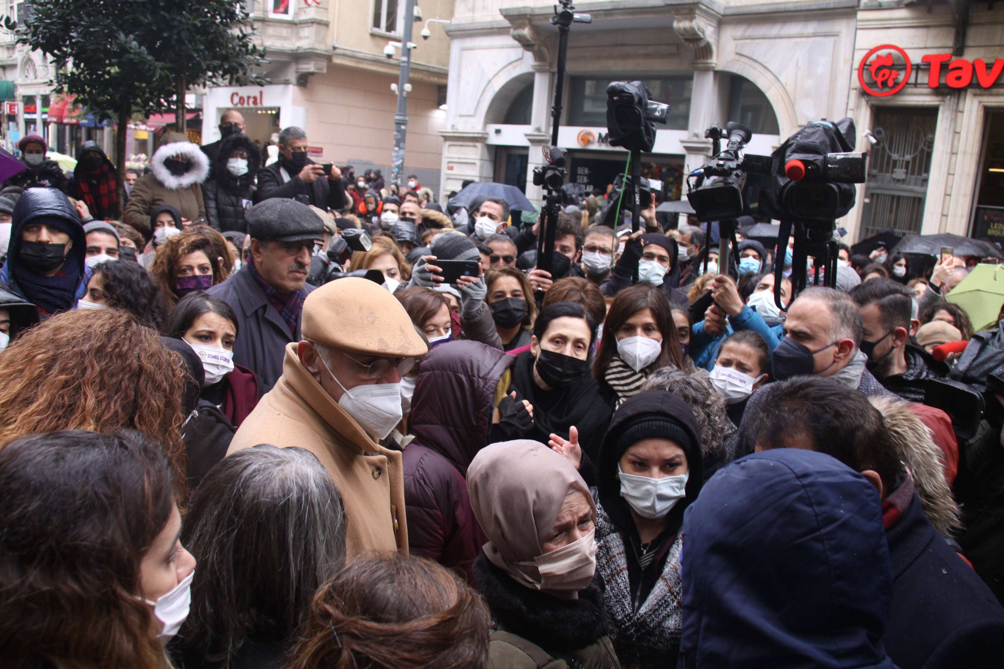 Katledilen Meslektaşımız Av. Dilara Yıldız Son Yolculuğuna Uğurlandı - 23