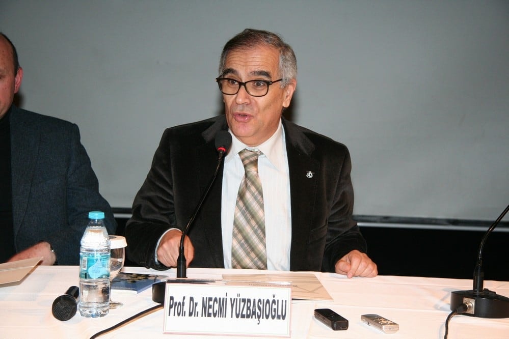 Hukuksal Gerçeklikler Bağlamında Anayasa Değişikliği - 82