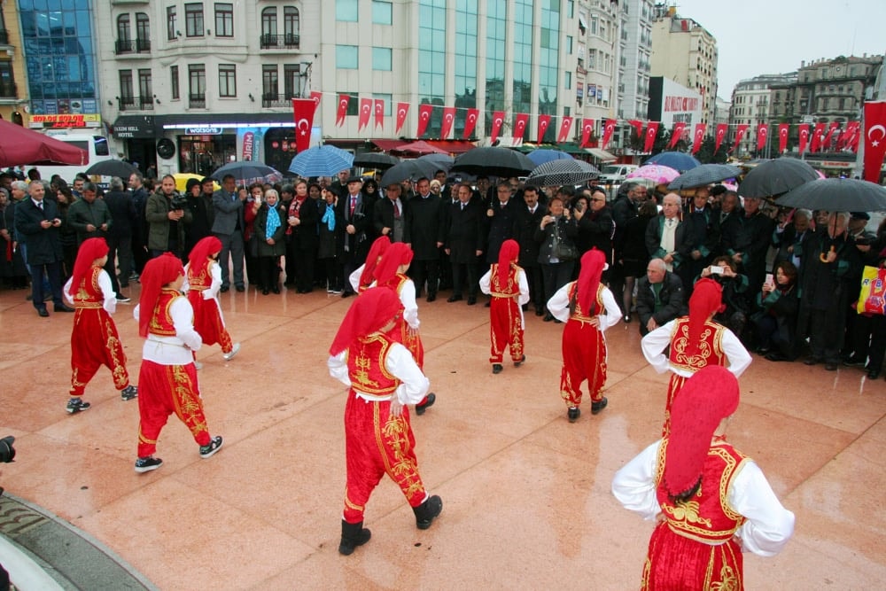 İstanbul Barosu, 23 Nisan Ulusal Egemenlik ve Çocuk Bayramında Taksim Cumhuriyet Anıtındaydı - 13