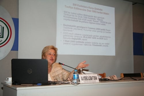 Kadın Hakları Ve Aile İçi Şiddet Konulu Sertifika Programı Devam Ediyor

 - 22