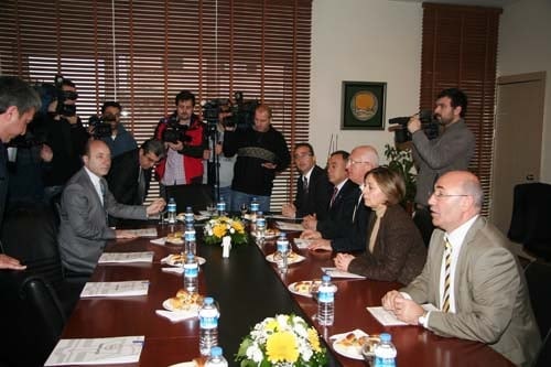 Milletvekillerinden Baroya Destek

 - 19