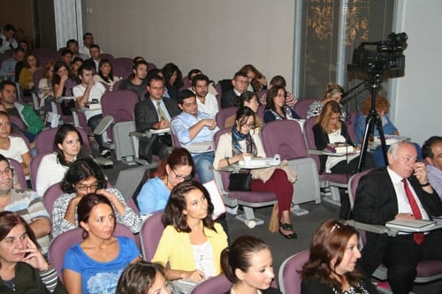 Kadın Hakları Ve Aile İçi Şiddet Konulu Sertifika Programı Devam Ediyor

 - 45