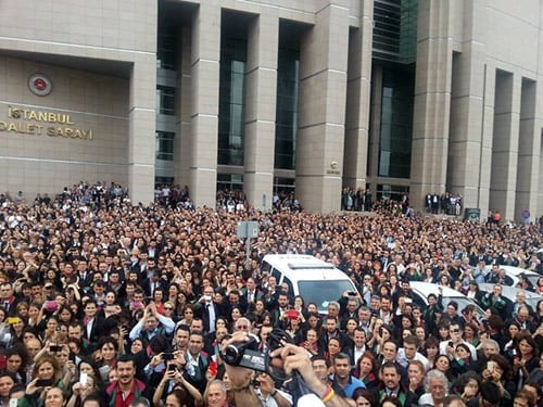 Halka Ve Avukata Yönelik Polis Şiddeti Ve Terörüne Derhal Son Verilmelidir

 - 4