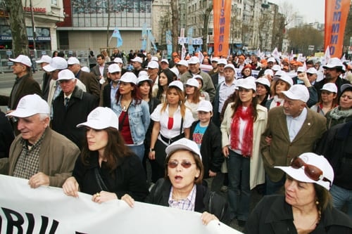 1 Mayıs Coşkuyla Kutlandı

 - 30