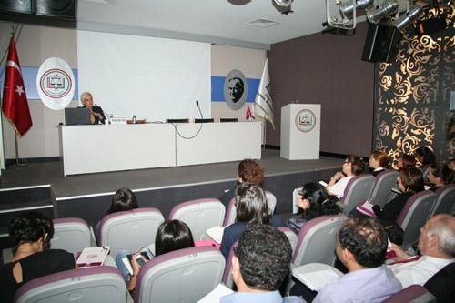 Kadın Hakları Ve Aile İçi Şiddet Konulu Sertifika Programı Devam Ediyor

 - 37