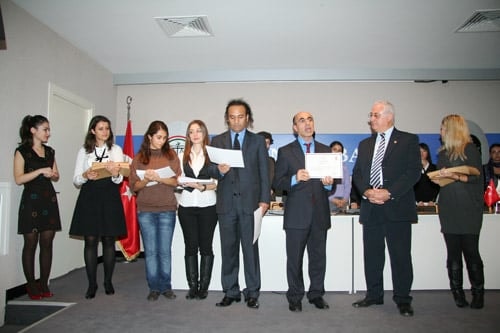 16. Dönem İngilizce Derslerine Katılanlara Katılım Belgeleri Verildi - 8