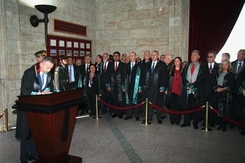 İstanbul Barosu Heyeti Anıtkabir’De Ata’Nın Huzurunda

 - 47