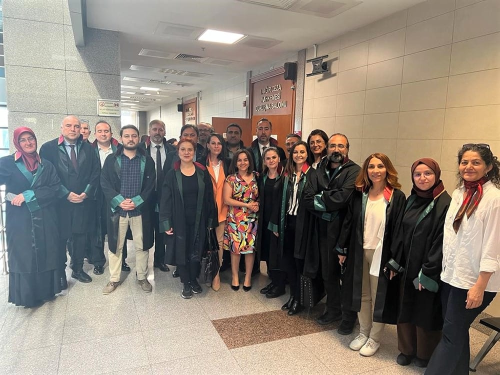 Av. Zeycan Balcı'nın Belini Kıran Polise 1 yıl 11 ay 12 gün Hapis Cezası  ve Hükmün Açıklanmasının Geri Bırakılması Kararı Verildi - 2