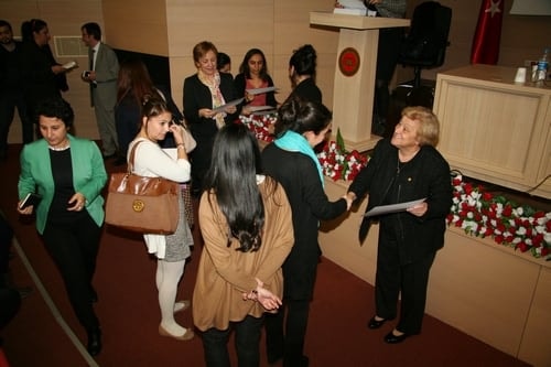 Sağlık Çalışanlarının Kadına Yönelik Şiddetin Önlenmesinde

Hukuki Ve Cezai Sorumluluğu 
 - 25