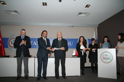 27. Dönem Hukuk İngilizcesi Ve Terminolojisi Derslerini Tamamlayan Avukat Ve Stajyer Avukatlara Katılım Belgeleri Verildi - 4