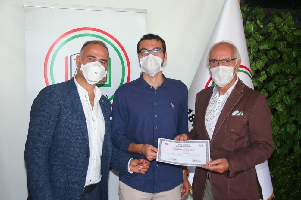 CMK ve Spor Hukuku Eğitimin Tamamlayanlara Sertifika Verildi - 25