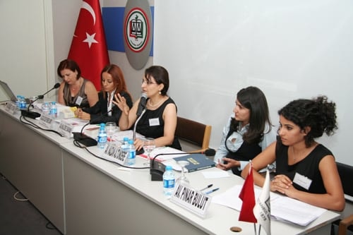 Sağlık Çalışanları, Diğerlerinden
16 Kat Daha Fazla Şiddet Görüyor - 28