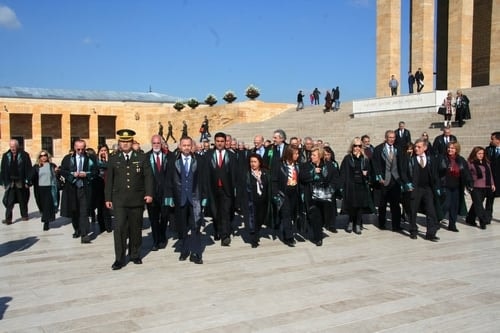 İstanbul Barosu Heyeti Anıtkabir’De Ata’Nın Huzurunda

 - 39