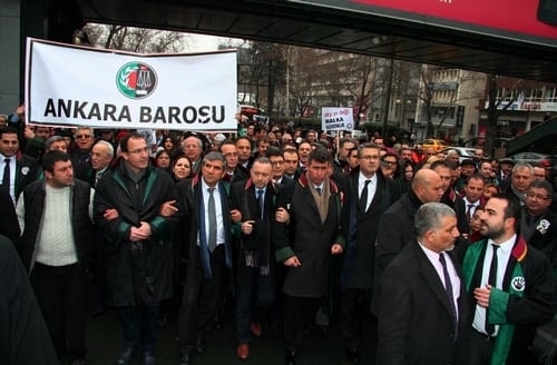 Polis Devleti Değil Hukuk Devleti

 - 70