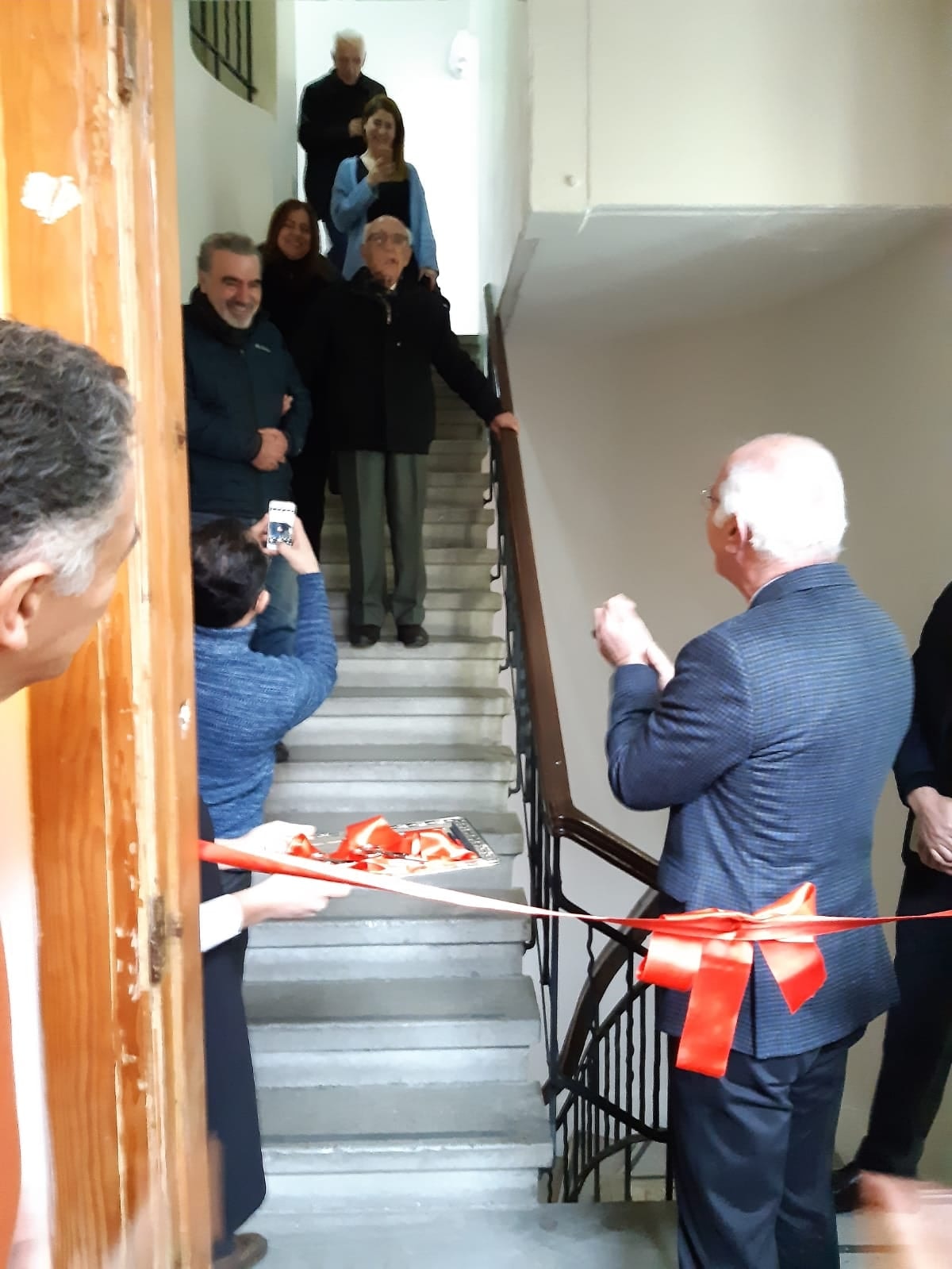 Baromuz Ressamını Yitirdi     - 2