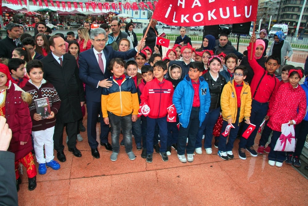 İstanbul Barosu, 23 Nisan Ulusal Egemenlik ve Çocuk Bayramında Taksim Cumhuriyet Anıtındaydı - 60
