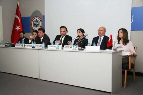 İstanbul Barosu Dış İlişkiler Merkezi Tarafından Düzenlenen
“Sınırlar Ve Sığınmacılar: Bir Suriye Örneği “ Konulu Toplantı Yapıldı - 58