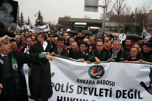 Polis Devleti Değil Hukuk Devleti

 - 10