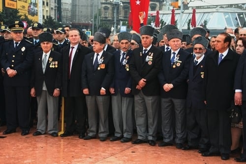 Aramızdan Ayrılışının 77. Yılında Atamızı Saygı Ve Minnetle Andık 
 - 33