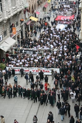 İstanbul Barosu Avukatları Ve Hukukçu Akademisyenler

Demokrasi, Hukuk Devleti Ve Özgürlükler İçin Yürüdü

 - 8