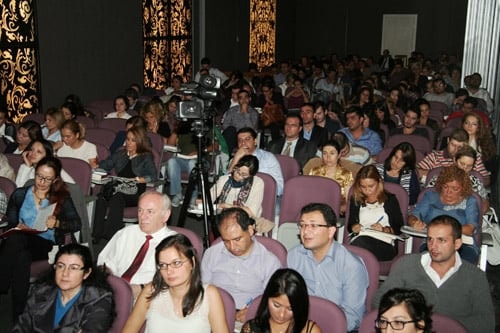 Kadın Hakları Ve Aile İçi Şiddet Konulu Sertifika Programı Devam Ediyor

 - 13