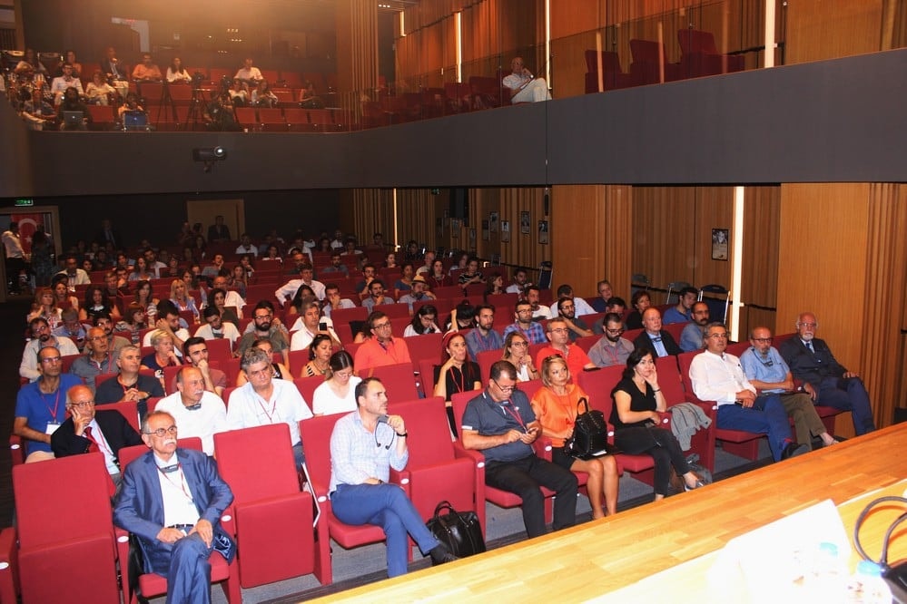 Uluslararası Konferans: ‘Ayın Karanlık Yüzü’ - 178