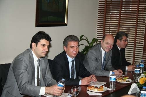 Milletvekillerinden Baroya Destek

 - 21