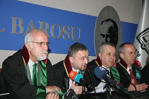 Baroya Karşı Hukuksuzlukların, Sindirme Ve Yıldırma Girişimlerinin Yoğunlaşması Üzerine İstanbul Barosu Yönetim Kurulu Olağanüstü Genel Kurul Kararı Aldı
 - 26