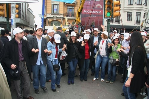 1 Mayıs Coşkuyla Kutlandı

 - 38