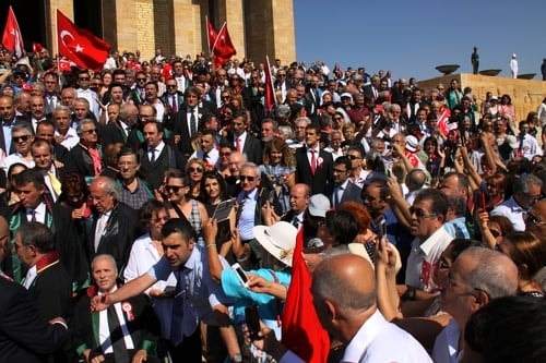 Yeni Adli Yıl Görkemli Bir Alternatif Açılış Töreniyle Başladı
 - 100