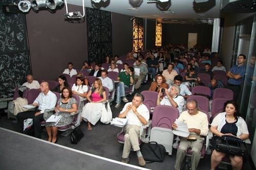 Sağlık Çalışanları, Diğerlerinden
16 Kat Daha Fazla Şiddet Görüyor - 10