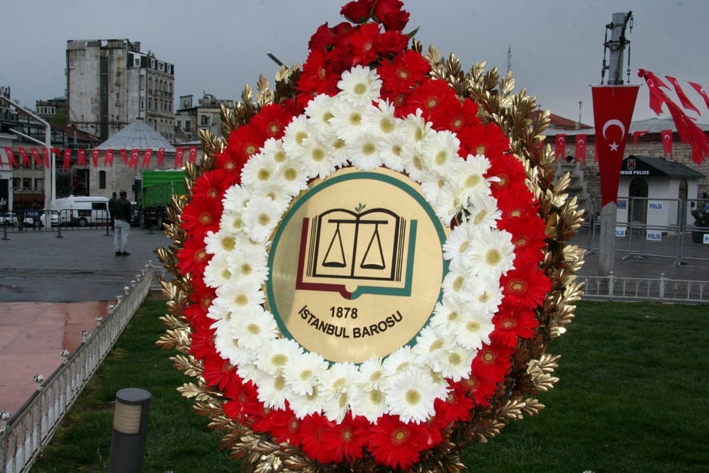 İstanbul Barosu, 23 Nisan Ulusal Egemenlik ve Çocuk Bayramında Taksim Cumhuriyet Anıtındaydı - 3