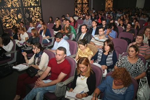 Kadın Hakları Ve Aile İçi Şiddet Konulu Sertifika Programı Devam Ediyor

 - 15