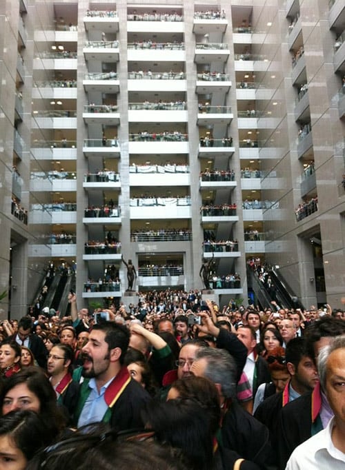 Halka Ve Avukata Yönelik Polis Şiddeti Ve Terörüne Derhal Son Verilmelidir

 - 5
