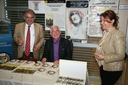 Av. Münir Göker Kitaplarını İmzaladı
 - 13