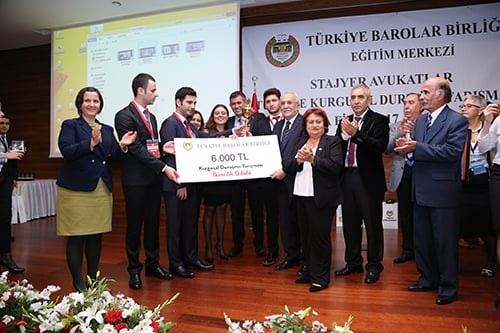 Türkiye Kurgusal Duruşma Yarışması Finalinde 
Kars Barosu Birinci, İstanbul Barosu İkinci, Antalya Barosu Üçüncü Oldu - 5