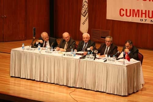 Anayasanın Cumhurbaşkanı Seçiminde
Uzlaşmayı Örgördüğü Bildirildi
 - 1