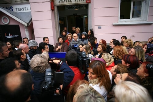 Kadına Yönelik Şiddetin Ortadan Kaldırılması İçin  Uluslar Arası Dayanışma Günü
 - 7