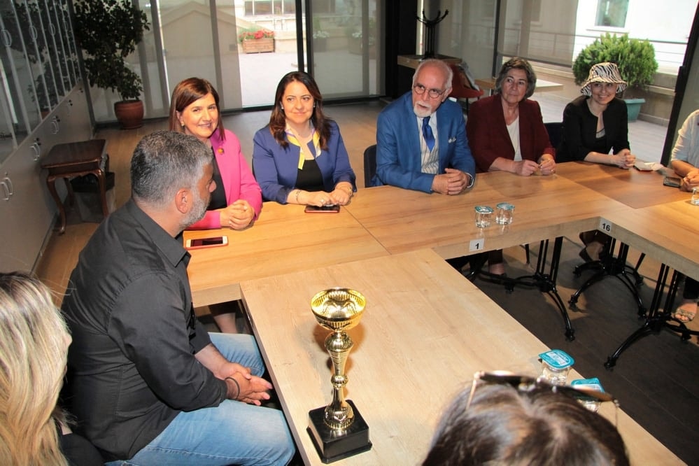 Kadın Futbol Takımımızdan İlk Turnuvada İlk Kupa! - 2