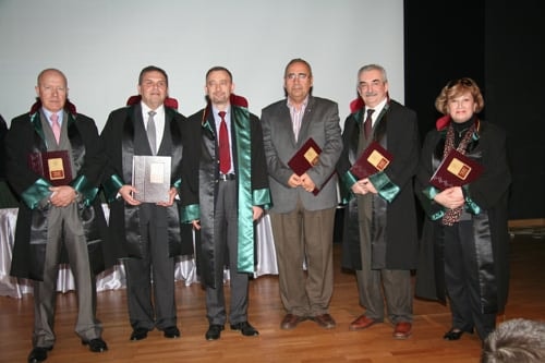 Mesleklerinde 25, 30, 35 Yılını Dolduran Toplam 693 Meslektaşımıza Plaket Verildi
 - 113