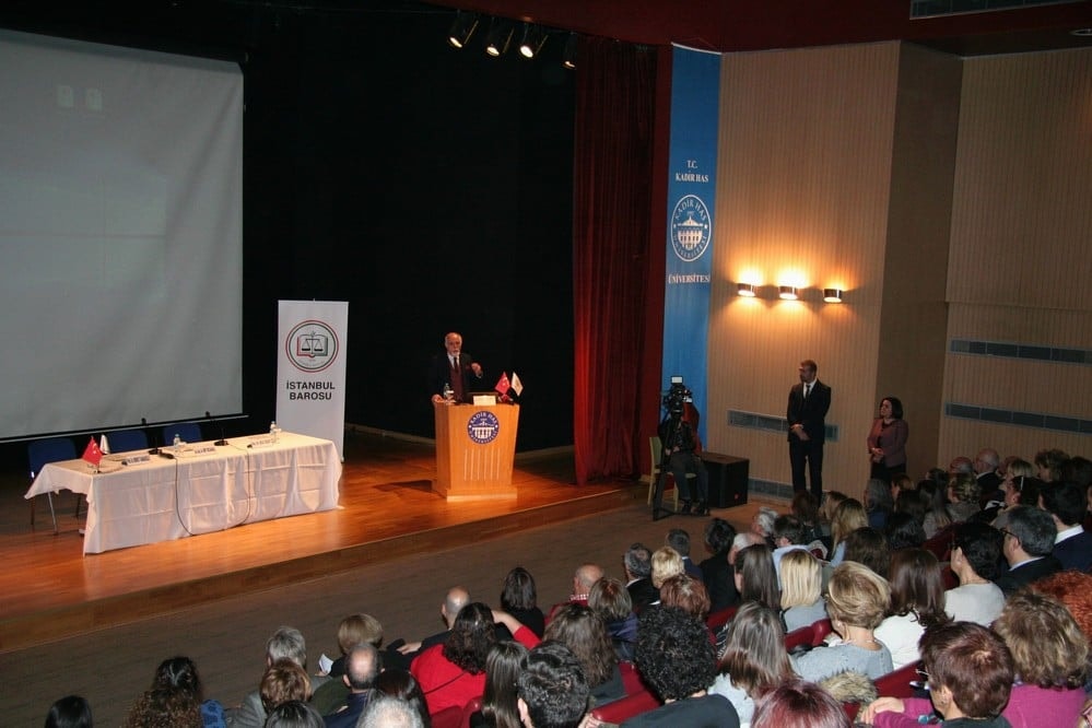 Hukuksal Gerçeklikler Bağlamında Anayasa Değişikliği - 17