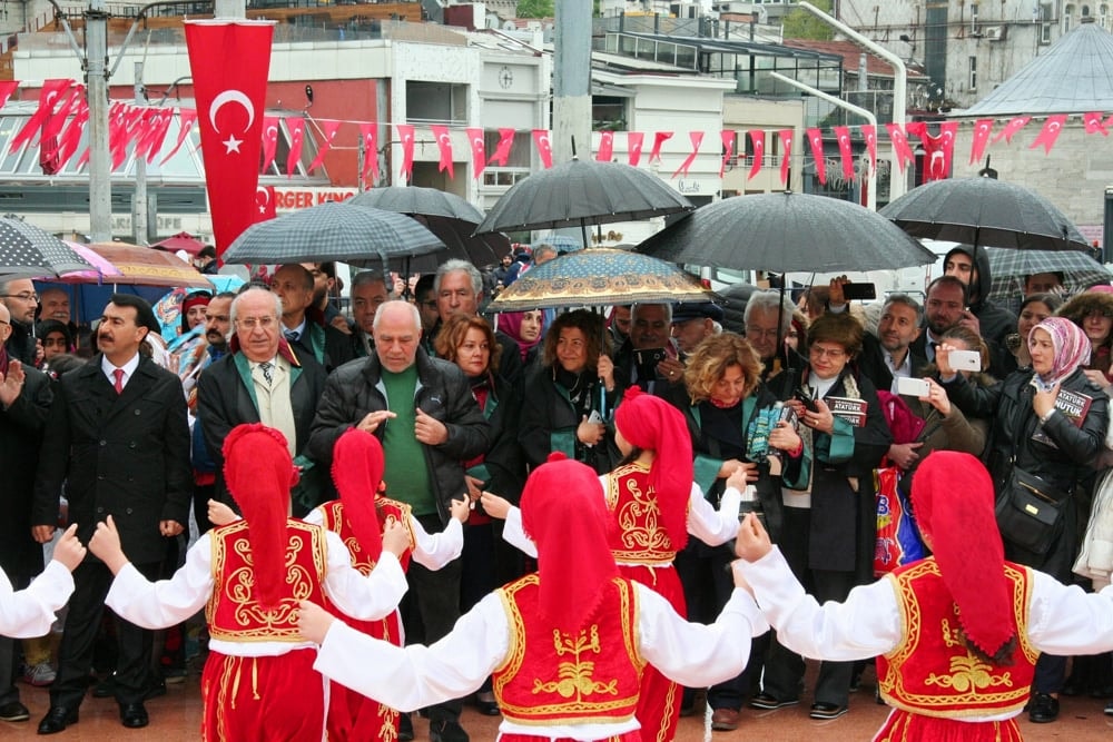 İstanbul Barosu, 23 Nisan Ulusal Egemenlik ve Çocuk Bayramında Taksim Cumhuriyet Anıtındaydı - 23