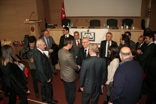 Hukuk Eğitimi Büyük Bir Kaosa Sürüklenmiştir - 128