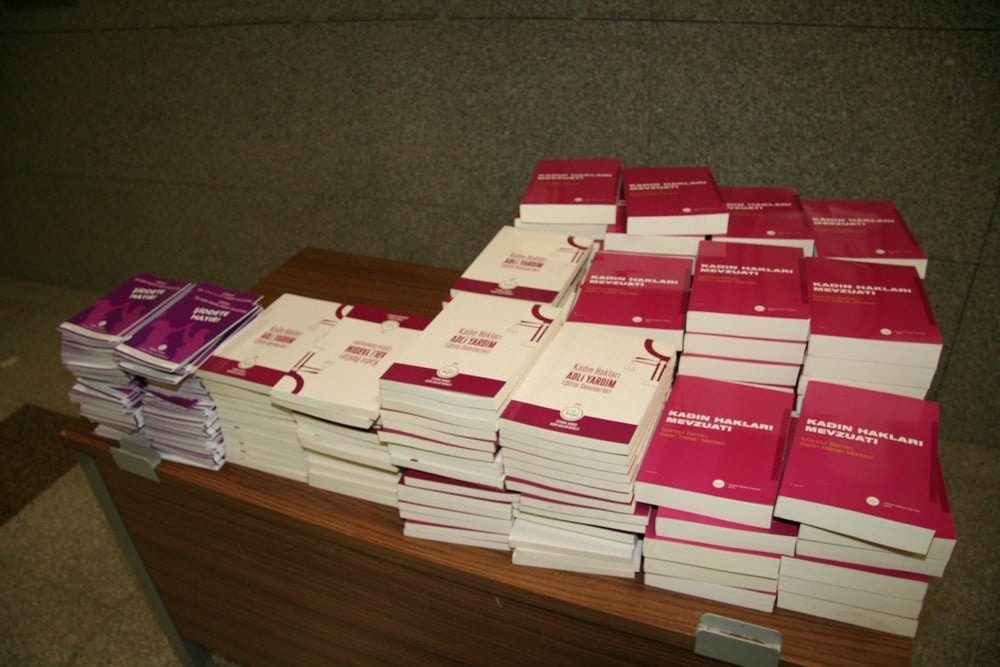 Kadın Hakları ve Aile İçi Şiddet” Konulu Sertifika Programı Devam Ediyor - 38