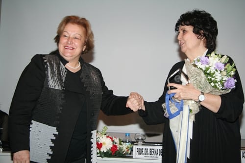 Önder Kadınlar Ödüllendirildi
 - 30