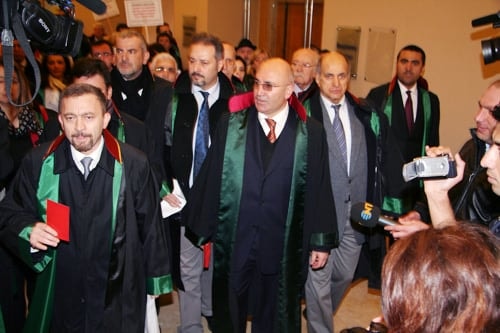 Cübbemize, Vatandaşın Hakkına Ve Hukukuna Sahip Çıkıyoruz! 

Arabuluculuğa Geçit Yok!  - 23