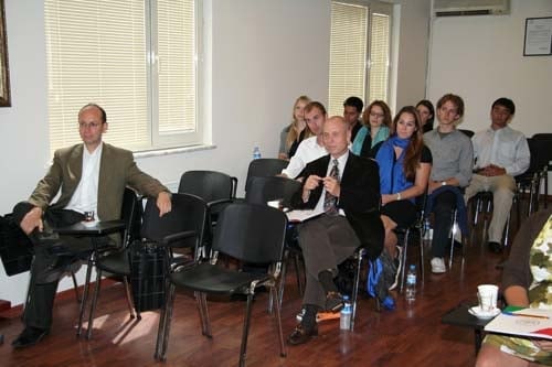 Amerikalı Hukuk Fakültesi Öğrencileri Baromuzu Ziyaret Etti
 - 2