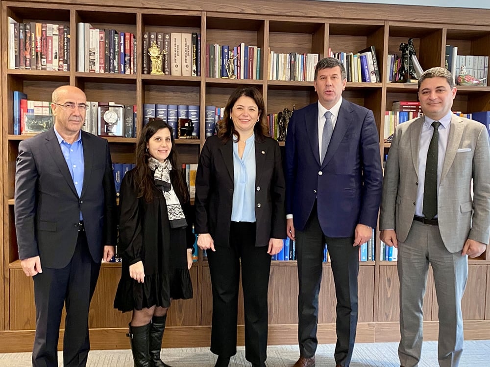 Kadıköy Belediye Başkanı Şerdil Dara Odabaşı’ndan Başkanımız Av. Filiz Saraç’a Tebrik Ziyareti - 1